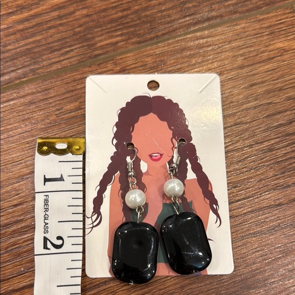 Elegant Black Glass Dangle Earrings - Picture 2 of 2